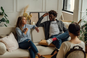 An image of a couple in therapy