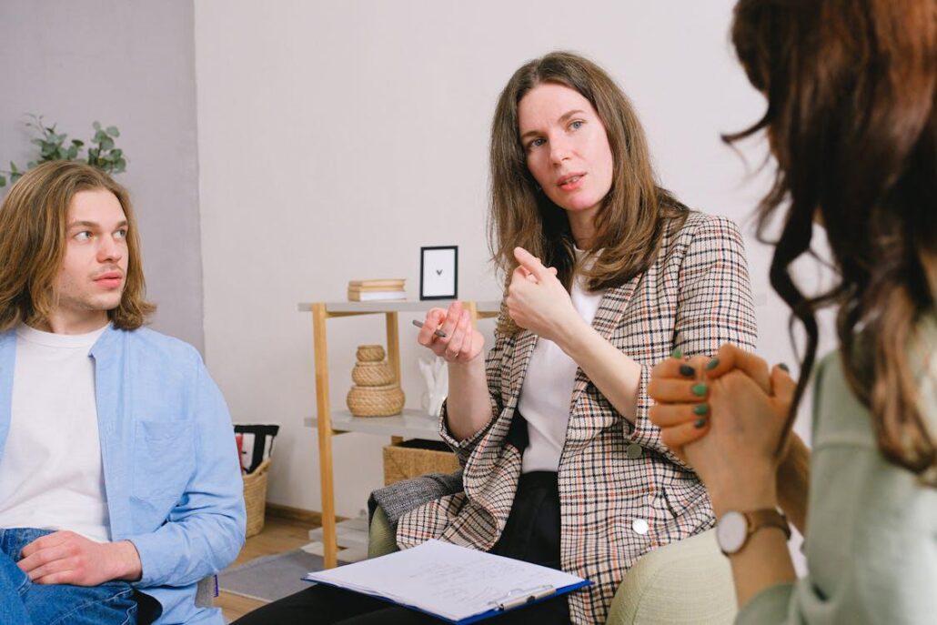 A couple talking to a therapist at an addiction treatment center Idaho